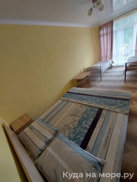 Двухкомнатный семиместный номер с балконом. Гостевой дом "Нур". Ольгинка Двухкомнатный семиместный номер с балконом. Гостевой дом "Нур". Ольгинка