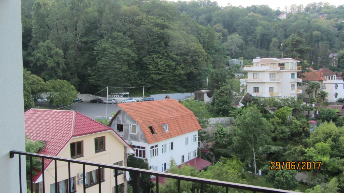 . "Квартира-студия с отдельной спальней". Хоста