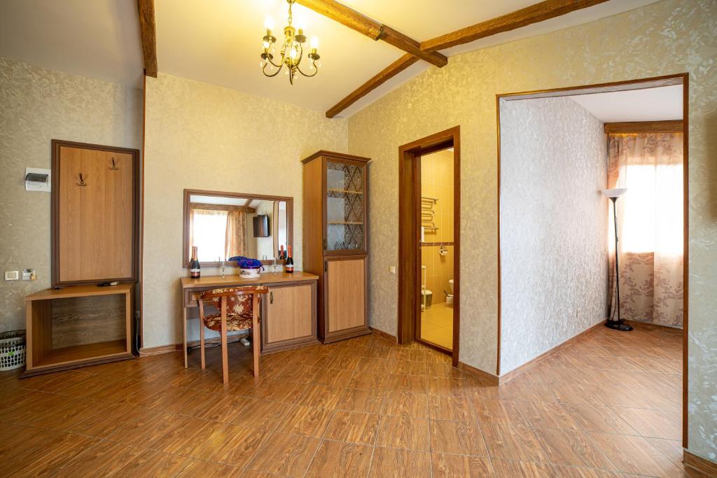 Люкс с 3 спальнями. Отель Атмосфера. Кабардинка