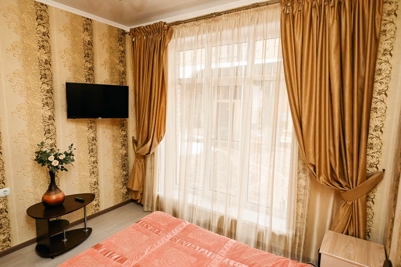 4-х местный номер Люкс + кухня. Гостевой дом Колибри. Ейск