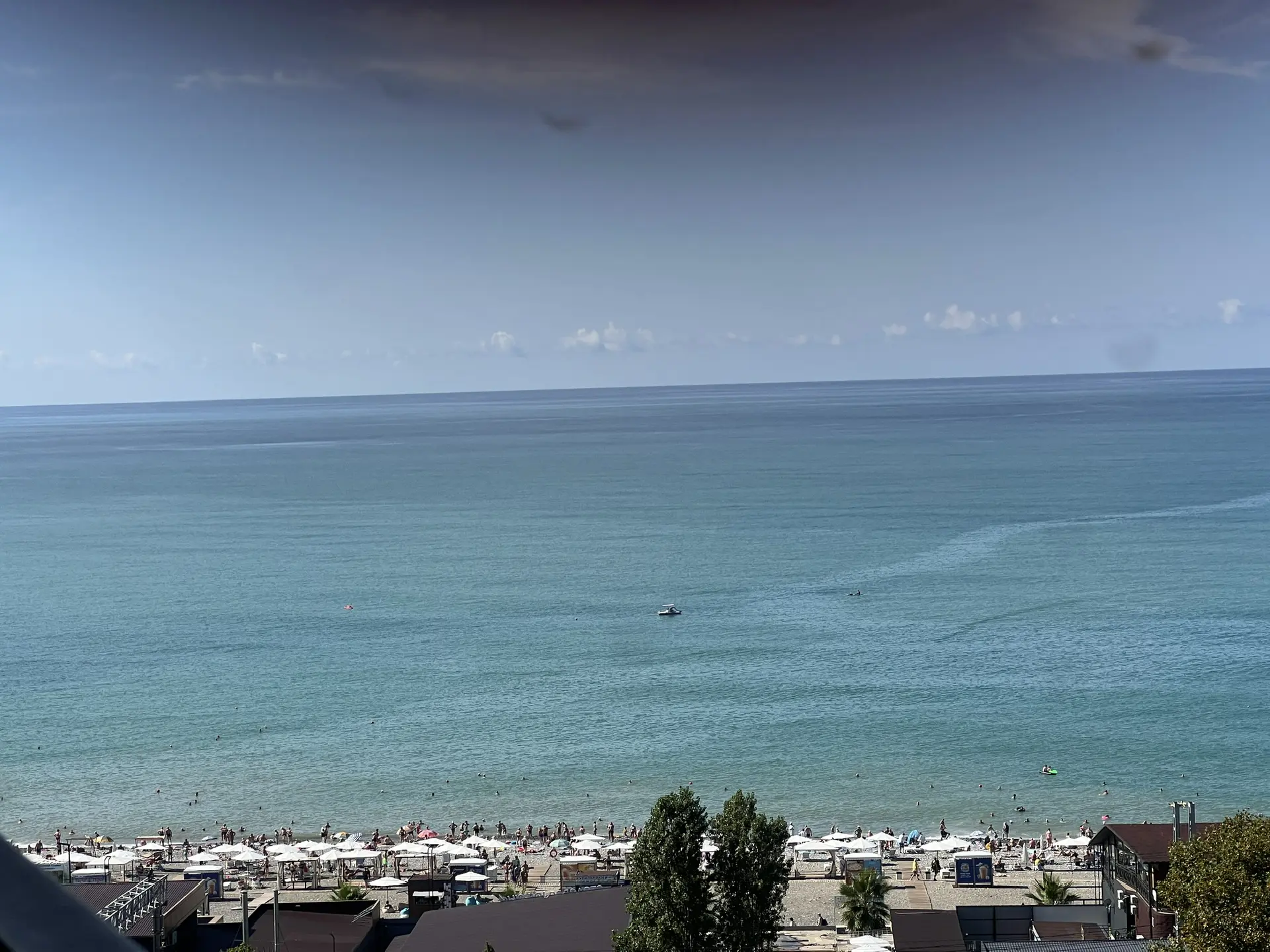 . Квартира в многоквартирном доме Апартамент с видом на море на первой линии. Дагомыс