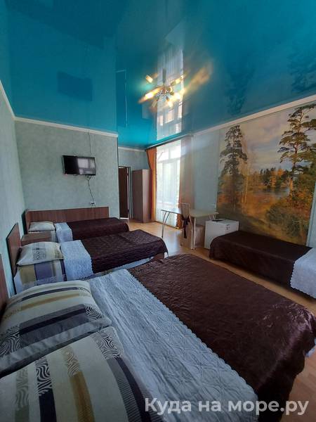 Пятиместный номер люкс с балконом. Гостевой дом "Нур". Ольгинка Пятиместный номер люкс с балконом. Гостевой дом "Нур". Ольгинка