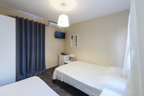 Трехместный эконом. Гостевой дом «Солнечный берег». Архипо-Осиповка