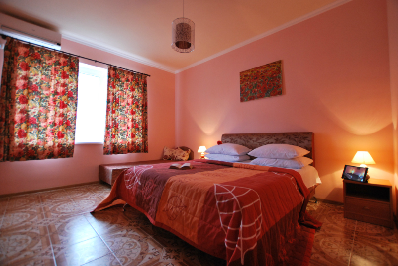 Домик 3 с кухней. Частная усадьба "Дом Роз". Заозерное Домик 3 с кухней. Частная усадьба "Дом Роз". Заозерное