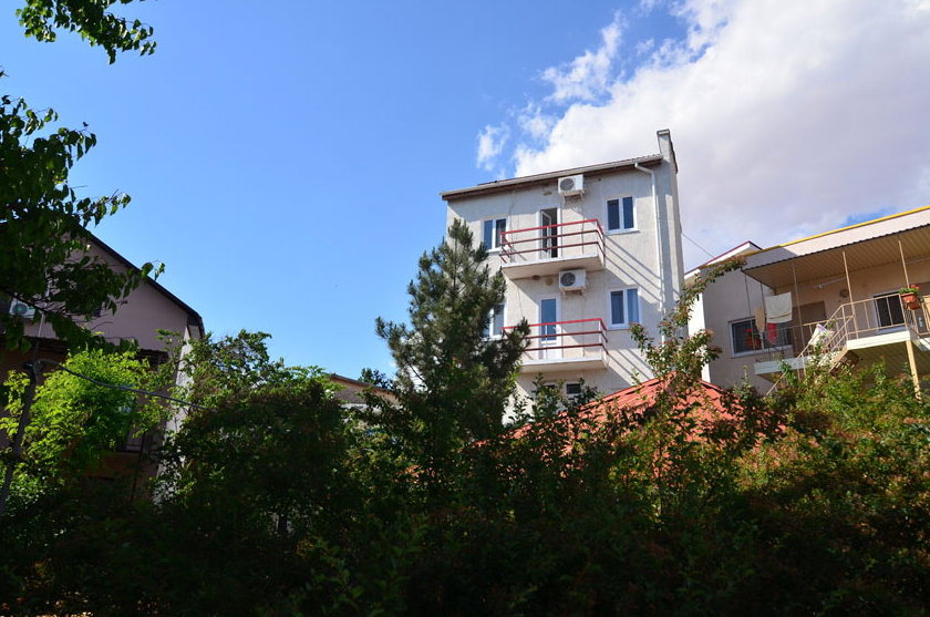 . Гостевой дом «Белый». Саки