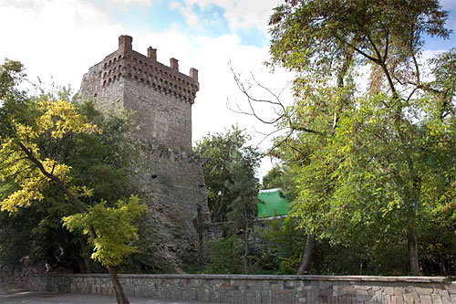 Башня Константина. Фото взято с сайта: http://restinfeodosia.ru/