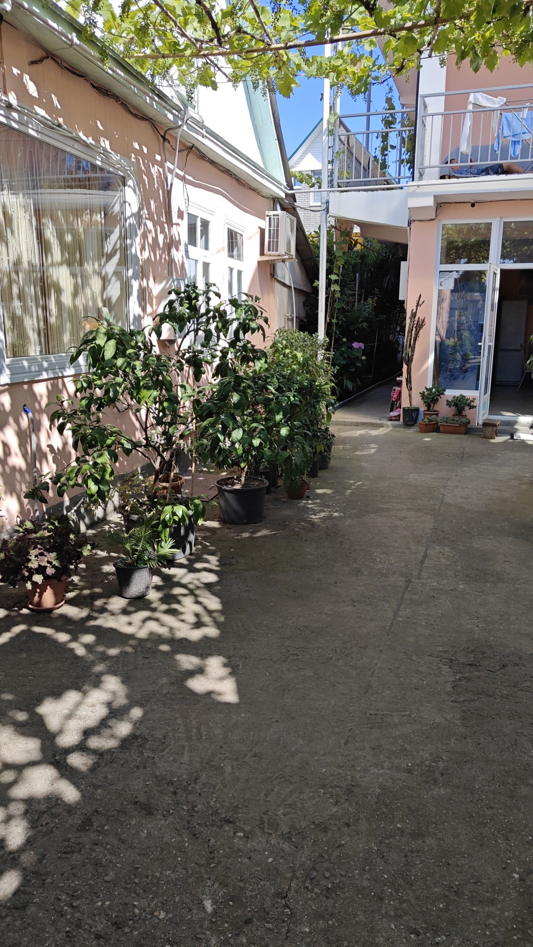 . Гостевой дом Лилия на Ул.Свердлова 32. Адлер