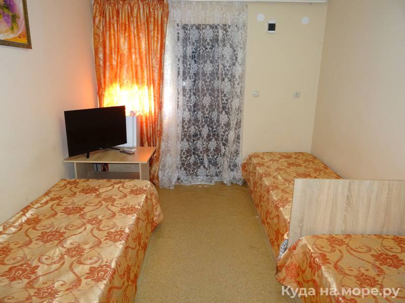 Трёхместный стандарт. Гостевой дом Жемчужина. Сухум