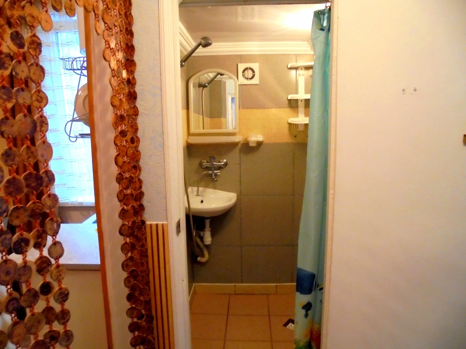 . Дом под ключ  Домик под абрикосовым деревом на 2-4 человека.. Феодосия