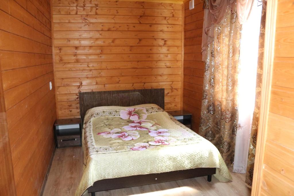 ЧЕТЫРЕХМЕСТНЫЙ В ДЕРЕВЯННОМ СТИЛЕ. Гостевой дом "Сибирячка". Ольгинка