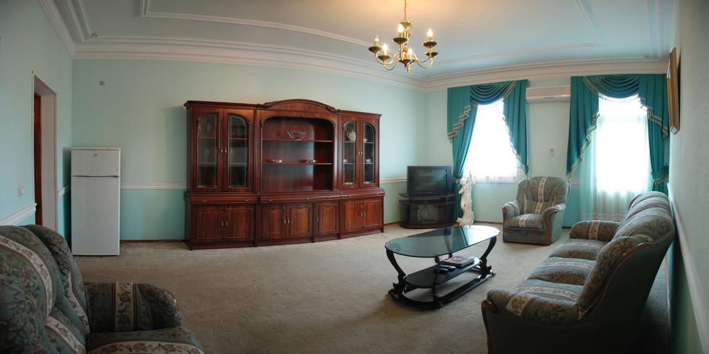 Люкс четырехместный. Гостиница Ташир. Ялта