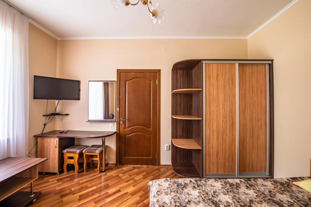 Двухкомнатный семейный. Гостевой дом "Мария". Лазаревское Двухкомнатный семейный. Гостевой дом "Мария". Лазаревское