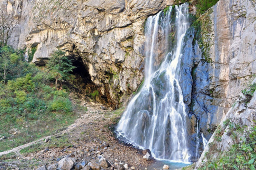 Гегский водопад. Фото взято с сайта: http://sochiplay.ru/