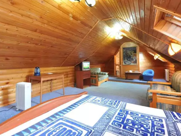 Полулюкс улучшенный в 2-х уровнях. Гостиница «Арючат». Домбай-гостиницы