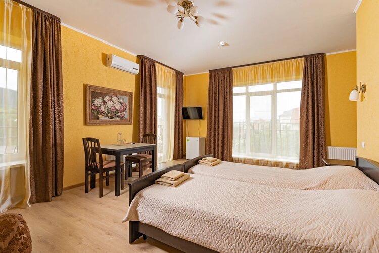 Семейный с балконом. Гостевой дом АНИКСИ. Кабардинка