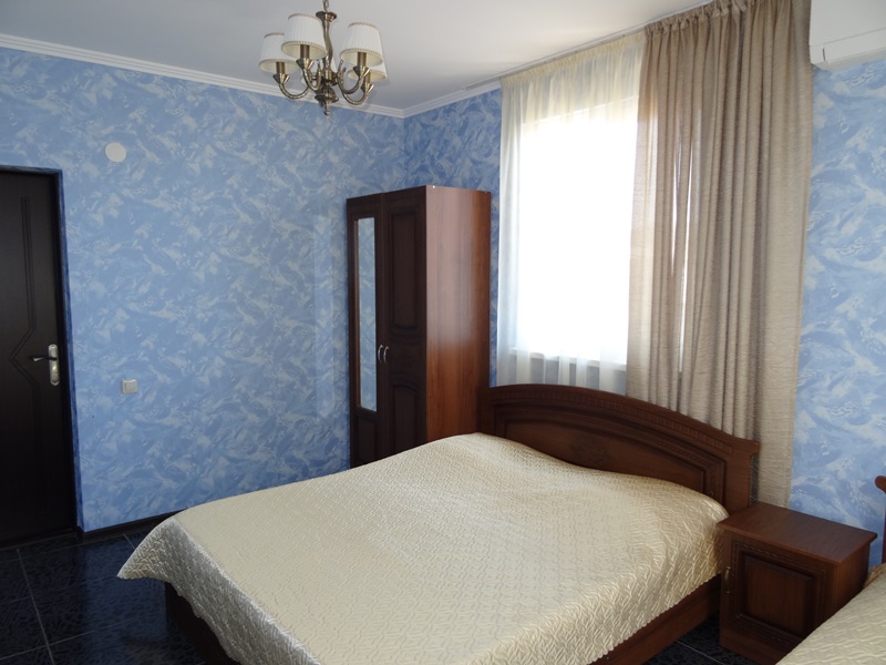 3-х местный номер Стандарт. Гостевой дом "Даниэль". Адлер