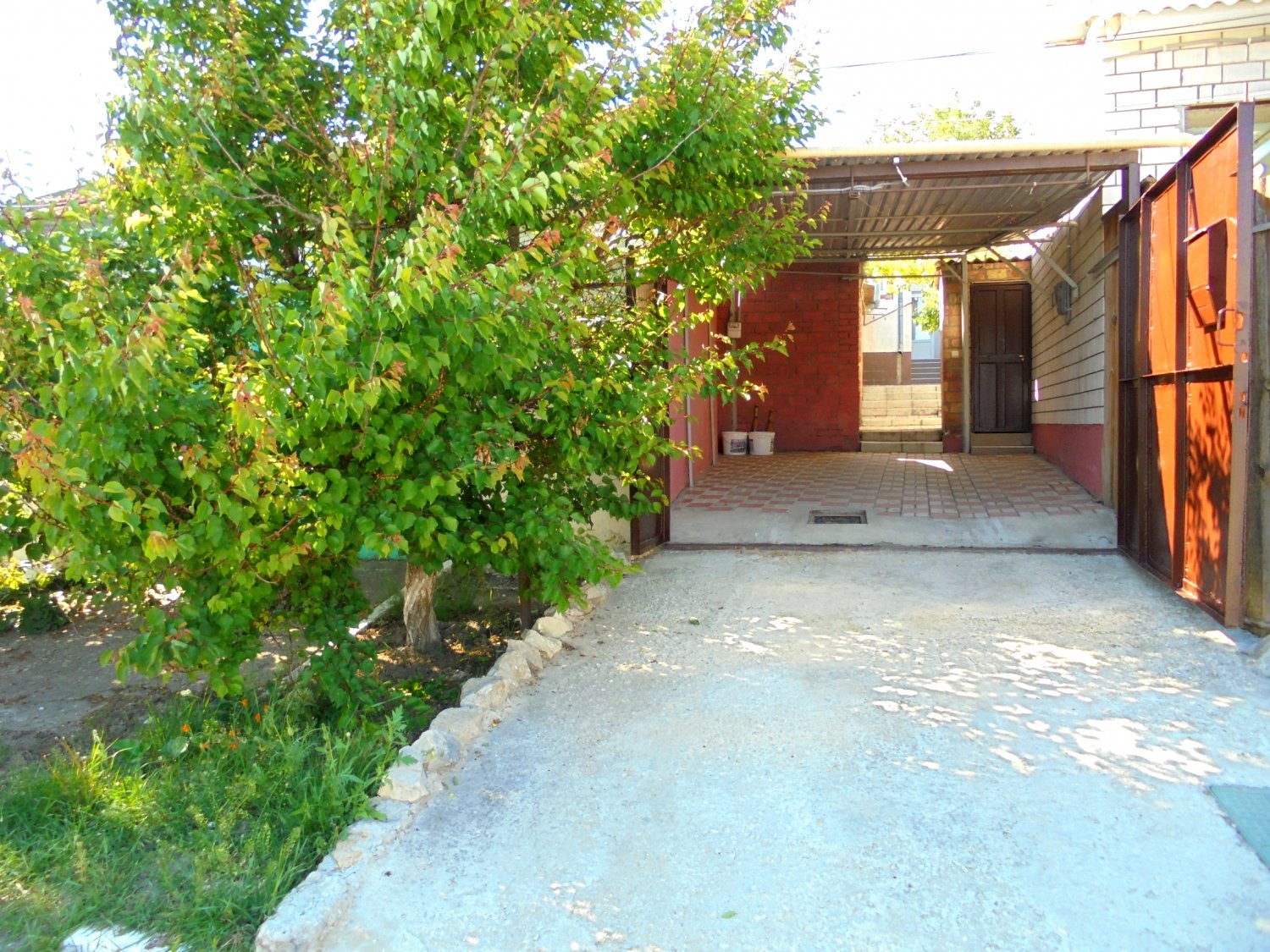 . Дом под ключ  Отдельный трехкомнатный дом со своим закрытым двором и гаражом без хозяев.. Феодосия