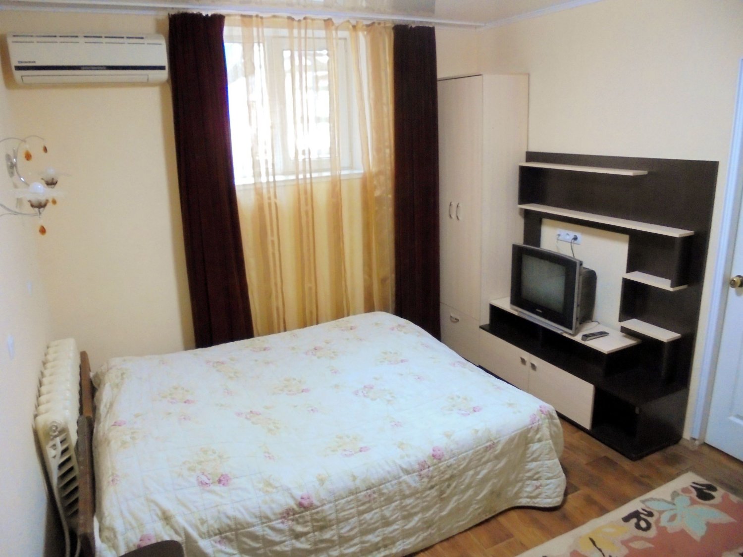 . Дом под ключ  Отдельный трехкомнатный дом со своим закрытым двором и гаражом без хозяев.. Феодосия