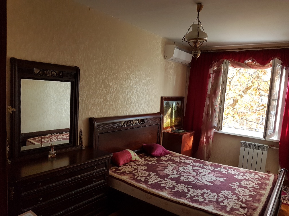 . Квартира в многоквартирном доме Посуточно 3-комн квартира в Крыму г. Алуште. Алушта