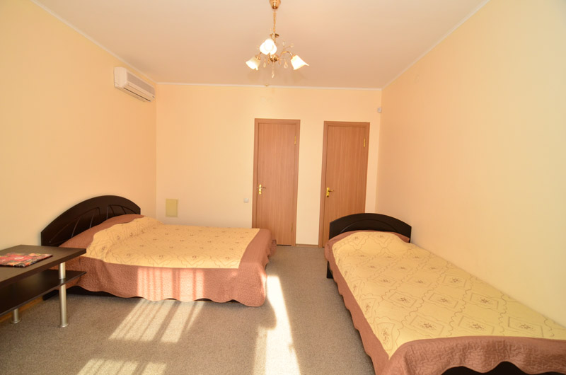 3-местный 1-комнатный номер. Гостевой дом "Альяна". Судак