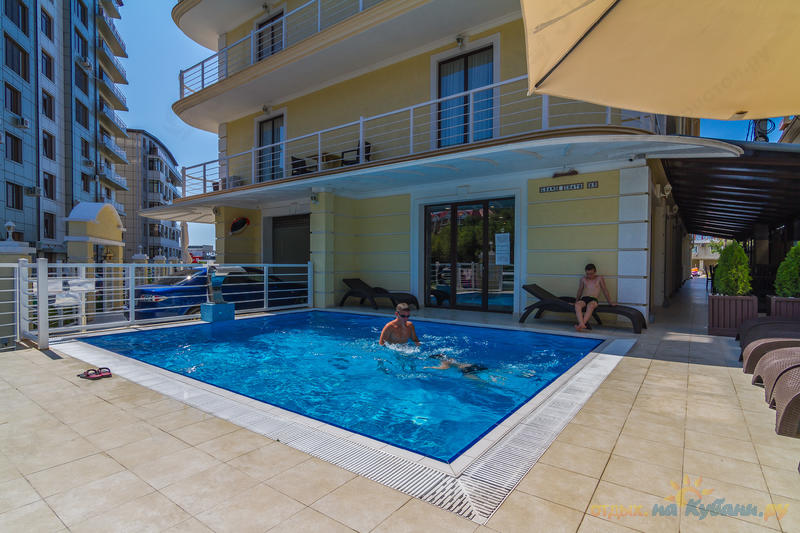 . Отель "GRAND-SHATO" в Ольгинке       . Ольгинка