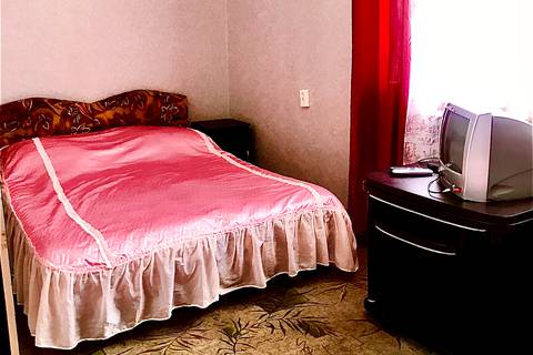 Трехместная комната с санузлом на этаже. Частный сектор "Светлана на Луговой". Адлер