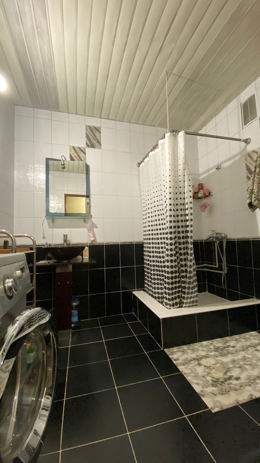 . Двухкомнатная квартира у рынка . Гагра