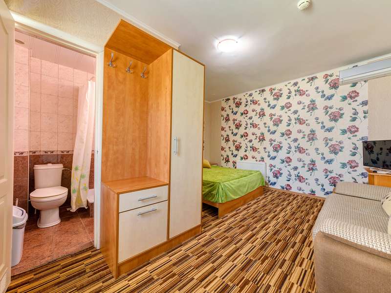 Стандарт улучшенный на 2-4 человека с удобствами (Корпус 1). Гостевой дом «Белая лебедь». Голубая бухта