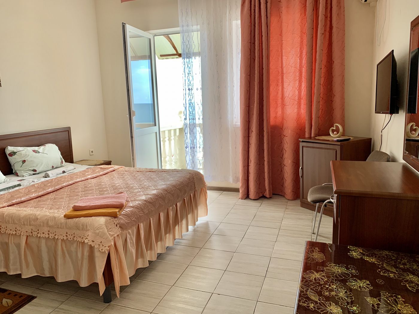 . Гостиница "Посейдон". Новомихайловский