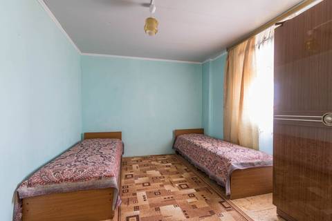 Двухкомнатный номер стандарт с кухней. Гостевой дом «Высотной 13». Голубицкая