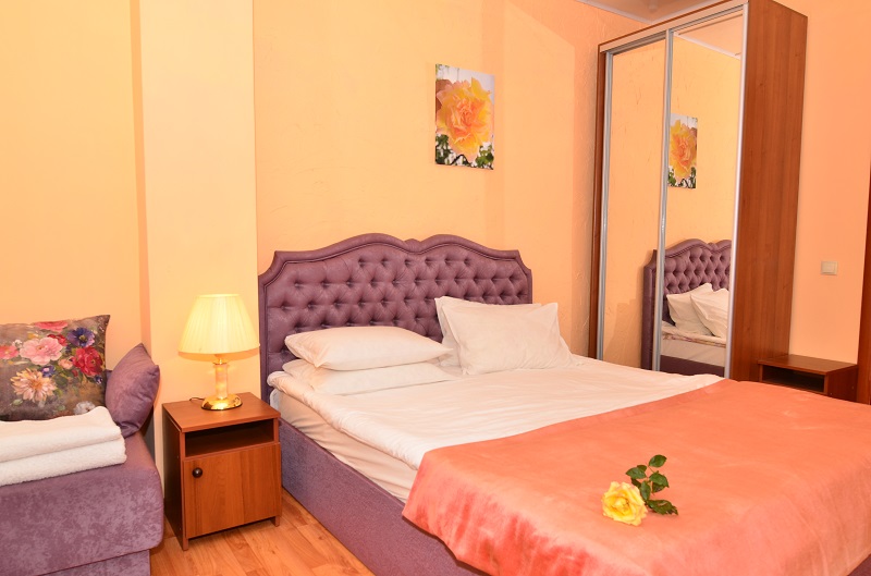 Домик 2 с кухней. Частная усадьба "Дом Роз". Заозерное Домик 2 с кухней. Частная усадьба "Дом Роз". Заозерное