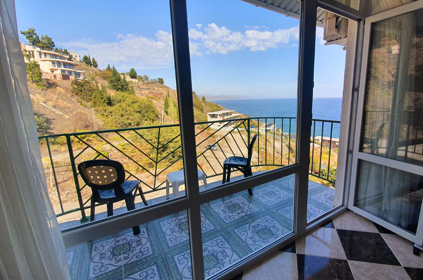 2-местный номер с балконом и видом на море и горы. Гостевой дом «Камилла Sunrise». Алушта