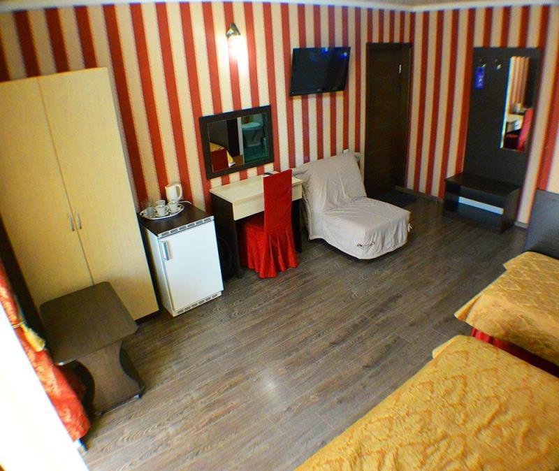 3-х местный Комфорт. Гостевой дом "Дом с дельфинами" (корпус 2). Адлер