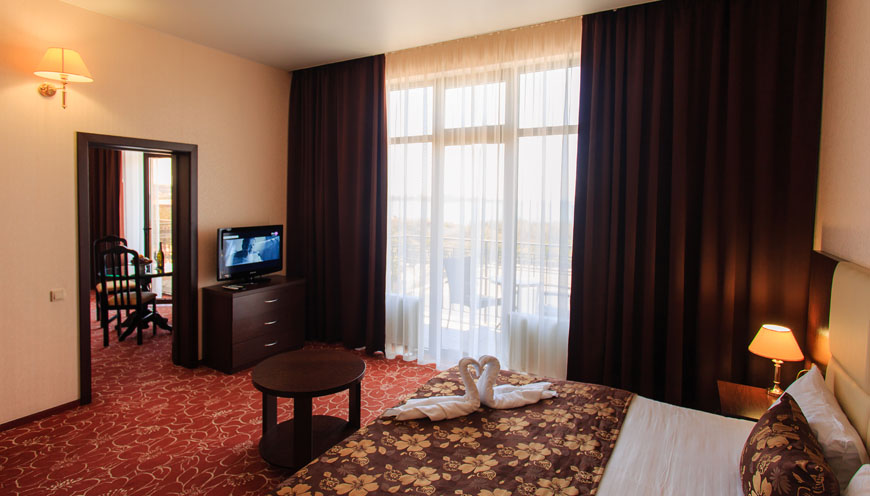 Люкс с видом на море и 2 балконами. Отель "Калифорния". Геленджик