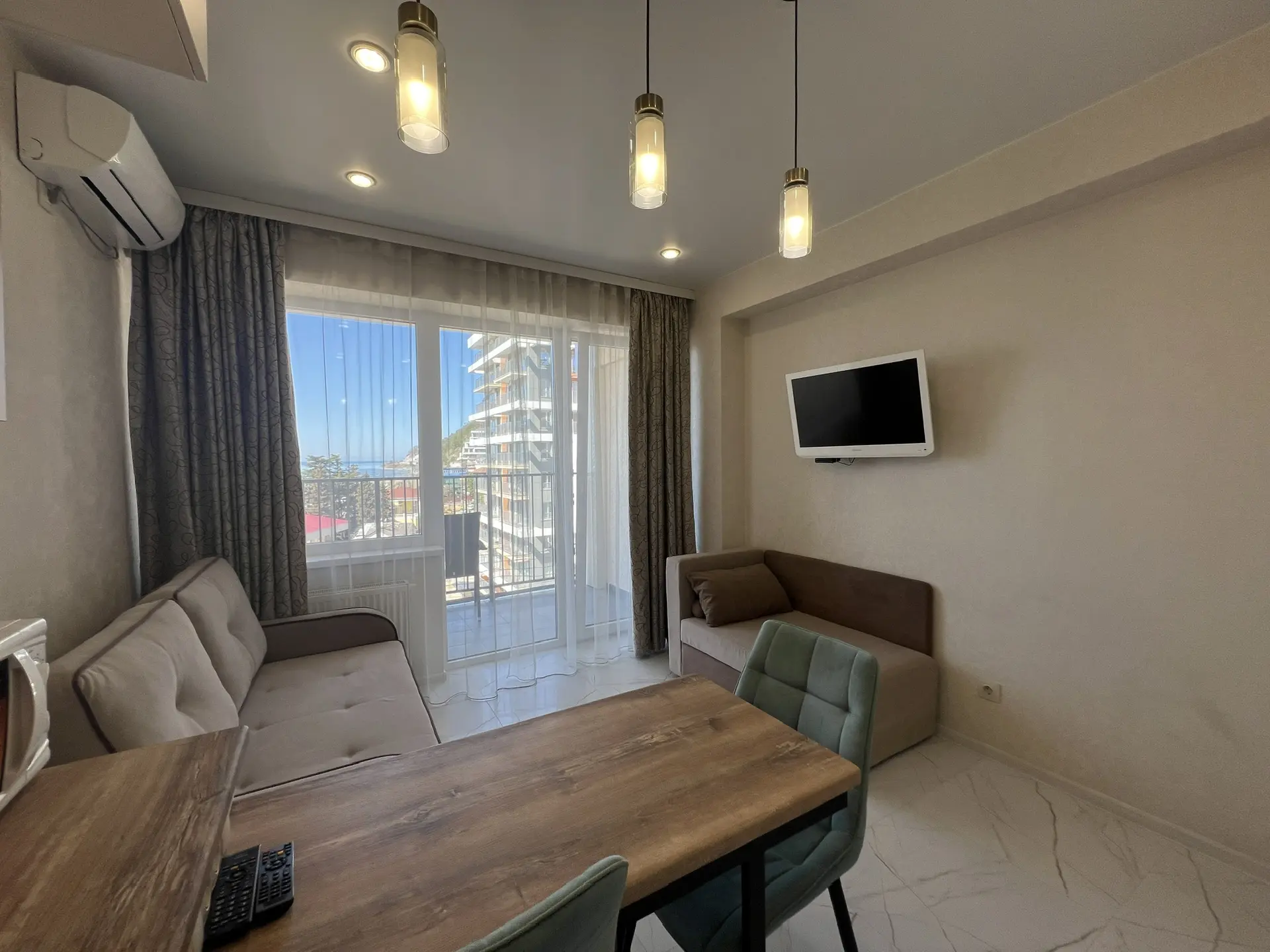 . Квартира в многоквартирном доме Светлая студия на первой береговой линии. Дагомыс