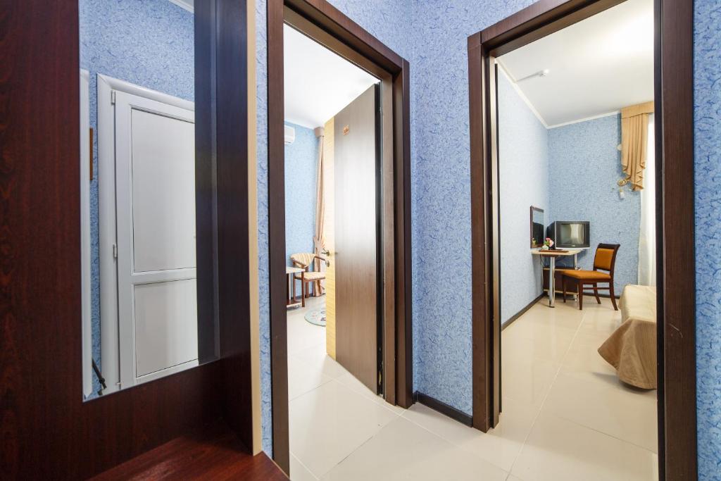 Двухкомнатный номер. Отель "Оливия". Витязево Двухкомнатный номер. Отель "Оливия". Витязево