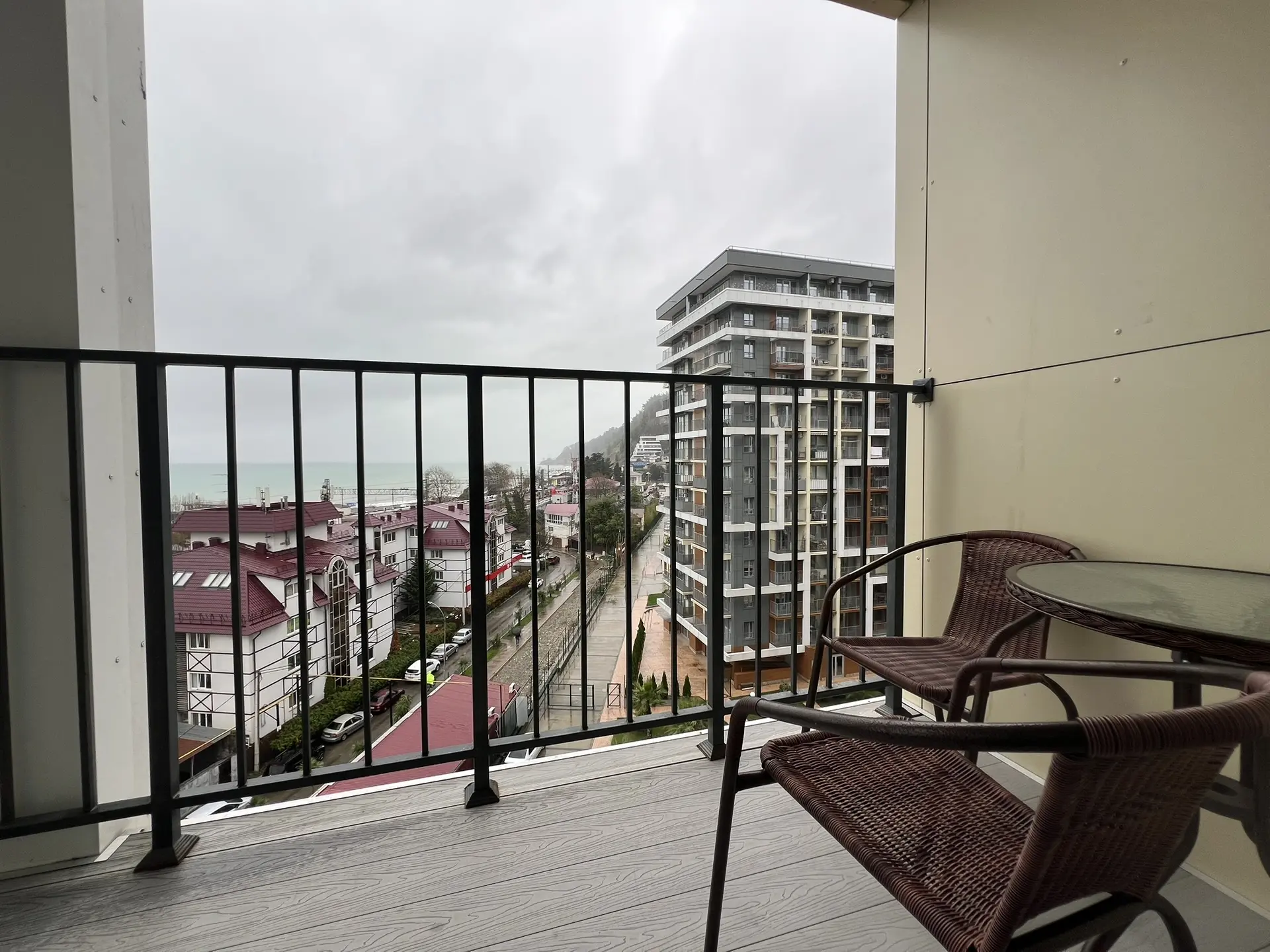 . Квартира в многоквартирном доме Квартира у моря видовая с балконами. Дагомыс