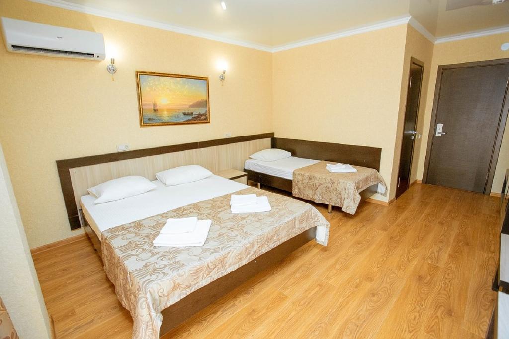 3-х местный номер . Гостиница "Венера 4". Витязево