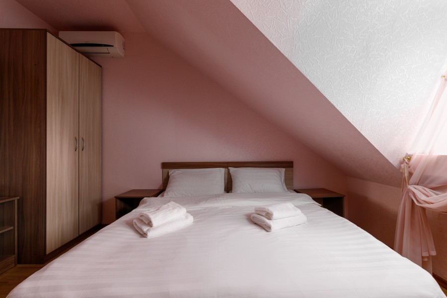 Номер двухместный с дополнительным местом на уютной мансарде. Гостевой дом Ева. Адлер