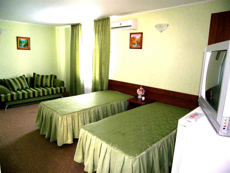 5-6 -ти местный 1 комнатный номер (28 кв.м.). Отель "Априори". Витязево