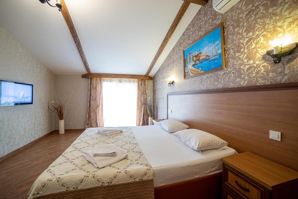 Люкс с 3 спальнями. Отель Атмосфера. Кабардинка