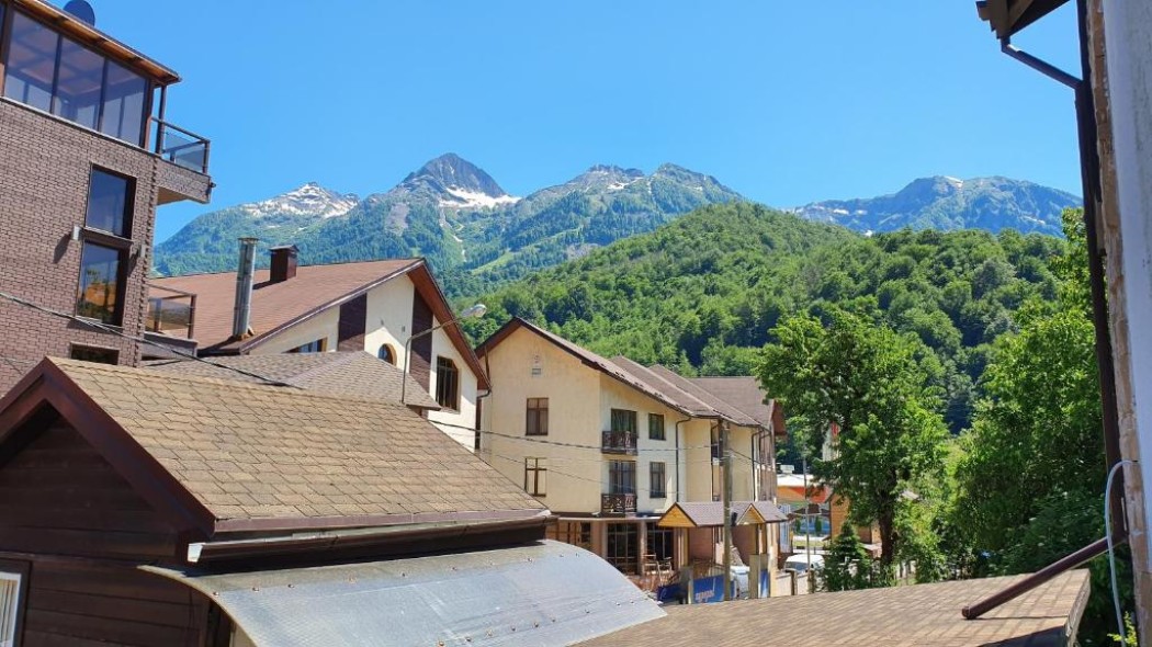 Двухместные апартаменты студио с балконом. Апартаменты Чудо. Красная Поляна