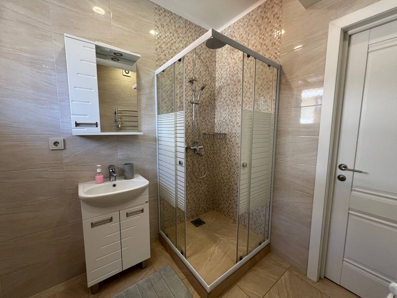 . Квартира в многоквартирном доме Студия с панорамными окнами и шикарным видом на море. Дагомыс