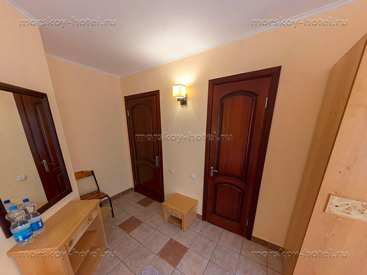 Стандартный двухместный номер. Отель "Морской". Семидворье