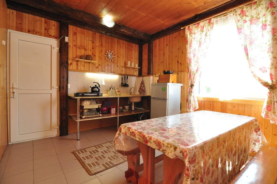 Номер двухкомнатный на 5 человек. Гостевой дом "Эдгар". Благовещенская