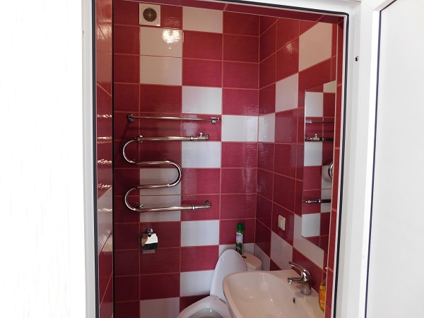 ТРЕХМЕСТНЫЙ НОМЕР С УДОБСТВАМИ. Частный гостевой дом "Майами". Пересыпь