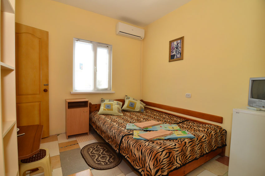 2-местный улучшенный. Гостевой дом «Белый». Саки