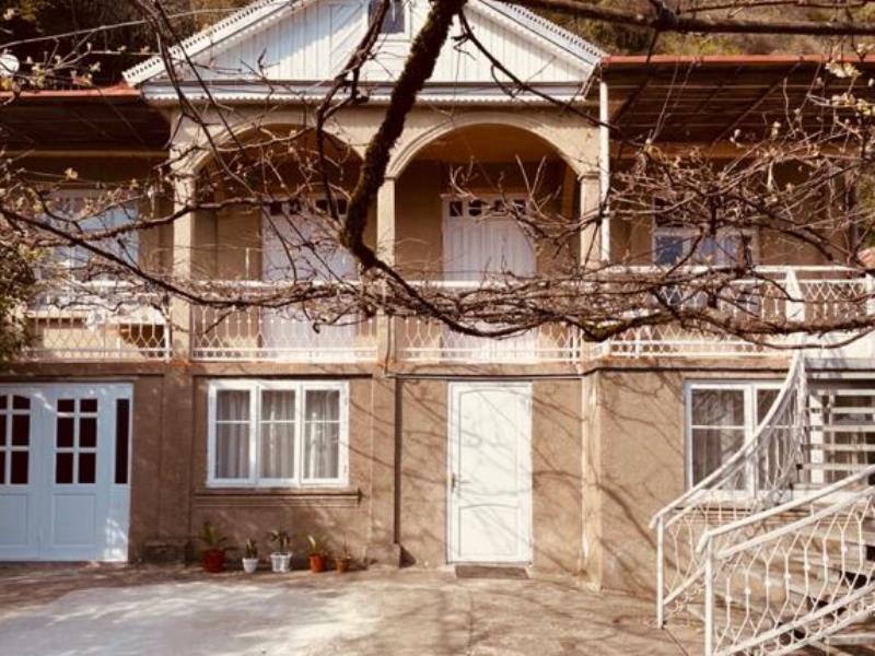 . Гостевой дом "У подножья пещеры". Новый Афон