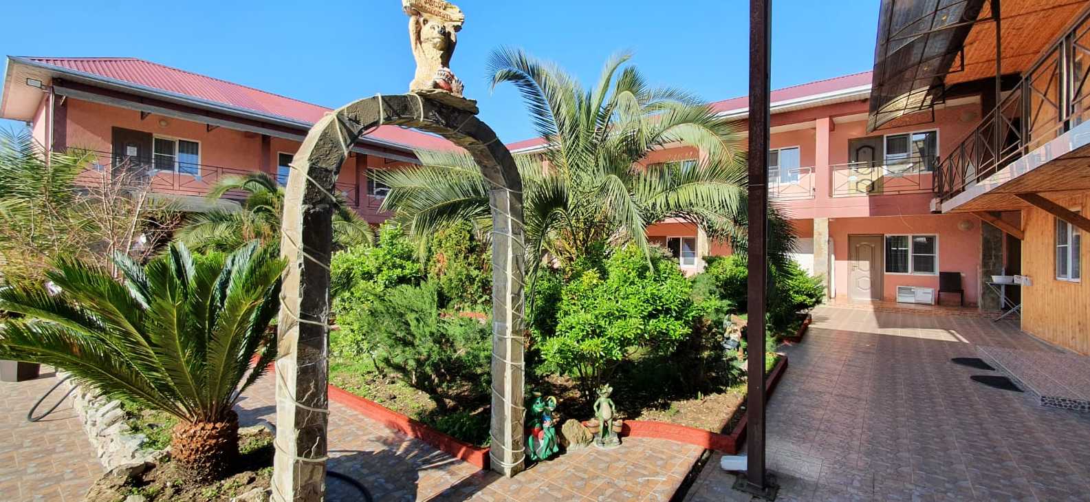 . Гостевой дом "Розовая пантера". Гагра