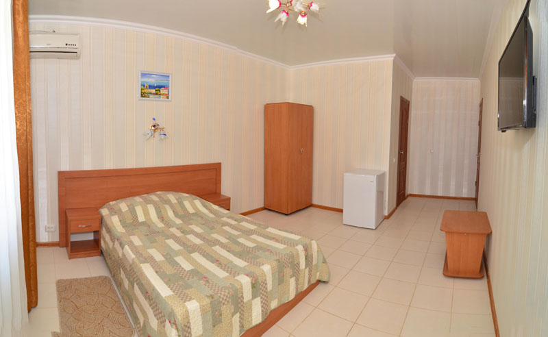 2-местный номер с балконом. Гостевой дом «Риф». Заозерное